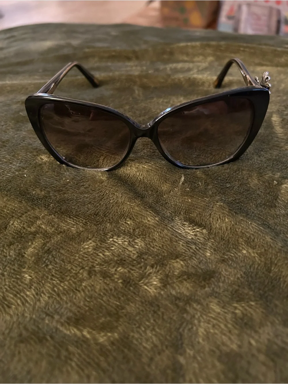 Marc Jacobs 347/S Daisy Flower Accent Cat-Eye Sunglasses - Black